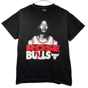 VINTAGE Chicago Bulls Derek Rose Majestic T-Shirt Size Adult‎ Medium.